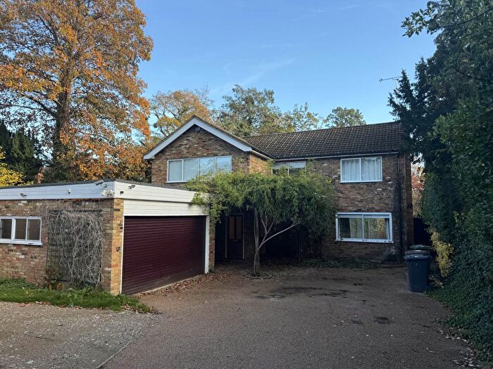 4 Bedroom Detached House For Sale In Newlands Avenue, Radlett, WD7