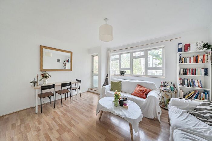 3 Bedroom Flat To Rent In Evesham House, Pimlico, London, SW1V