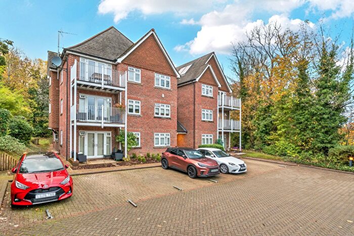 2 Bedroom Flat For Sale In Tupwood Lane, Caterham, CR3