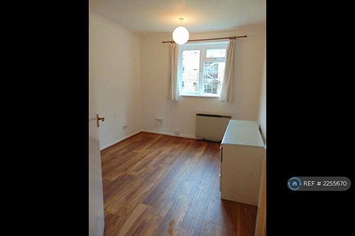 1 Bedroom Flat To Rent In Millway Close, Oxford, OX2