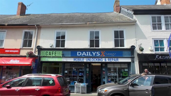 2 Bedroom Flat To Rent In Holyrood Street, Chard, TA20