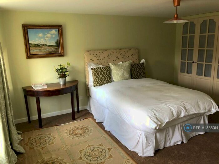 2 Bedroom Flat To Rent In The, Hunts Green, Newbury, RG20