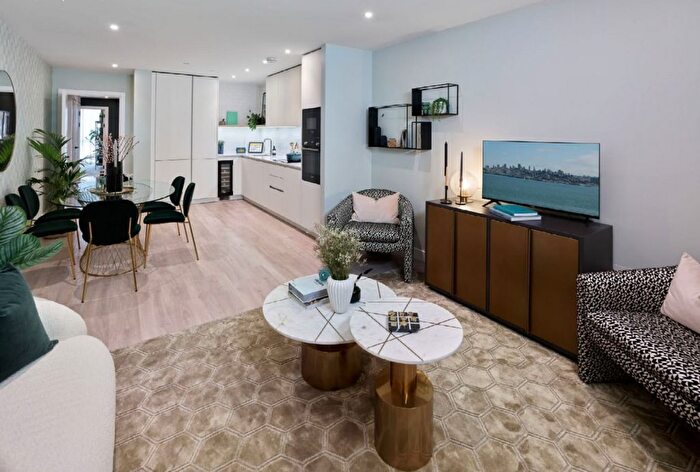 2 Bedroom Flat To Rent In Grand Union, London, HA0