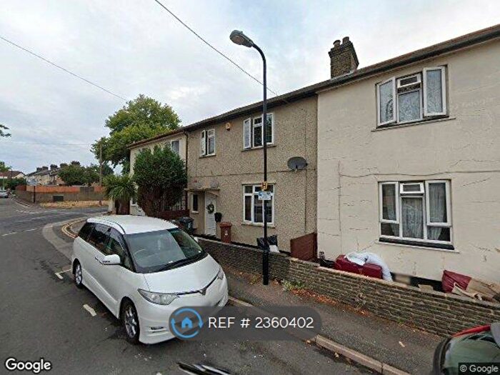 3 Bedroom Terraced House To Rent In Millfield Avenue, London, E17