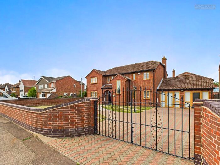 4 Bedroom Detached House For Sale In Stonald Road, Whittlesey, Peterborough, PE7