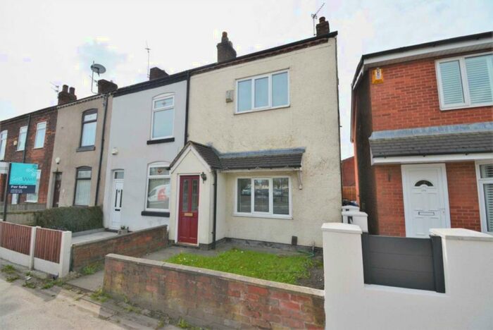 End Of Terrace House To Rent In Mosley Common Road, Mosley Common, M28