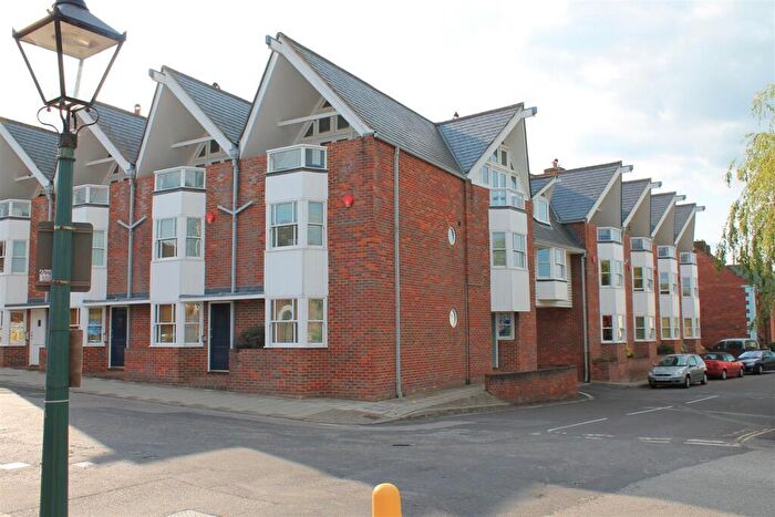 3 Bedroom End Of Terrace House To Rent In Waterloo Road, Lymington, SO41
