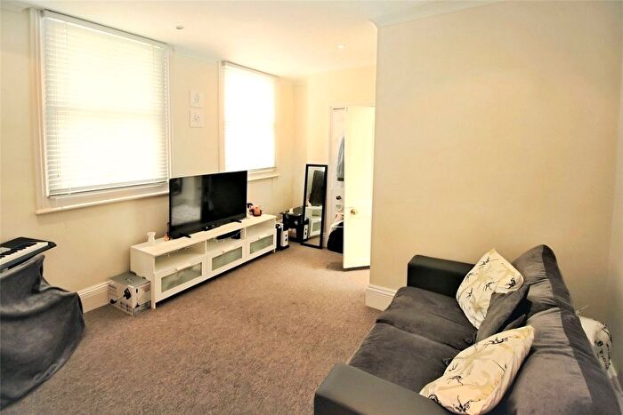 1 Bedroom Flat To Rent In Adelaide Crescent, Hove, East Sussex, BN3