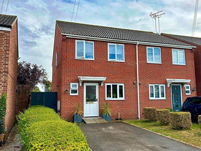 3 Bedroom Semi-Detached House For Sale In Willoughby Road, Stamford, PE9