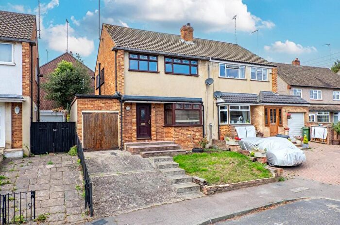 3 Bedroom Semi-Detached House For Sale In Darent Mead, Sutton At Hone, Dartford, DA4