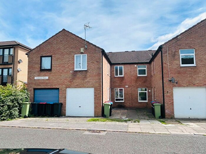 3 Bedroom Semi-Detached House To Rent In Coltsfoot Place, Milton Keynes, MK14