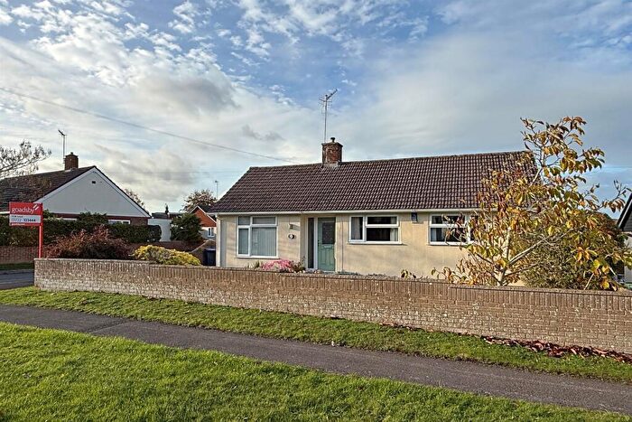 3 Bedroom Detached Bungalow For Sale In Wilton, SP2