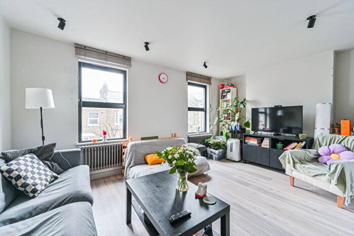 2 Bedroom Maisonette To Rent In Thurlow Hill, West Dulwich, London, SE21