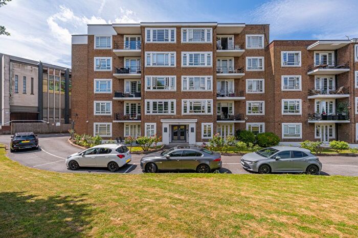 2 Bedroom Flat To Rent In Chessington Court, Charter Way, London, N3