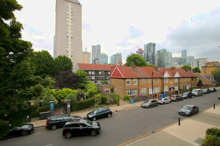 3 Bedroom Flat To Rent In Caravel Close, London, E14