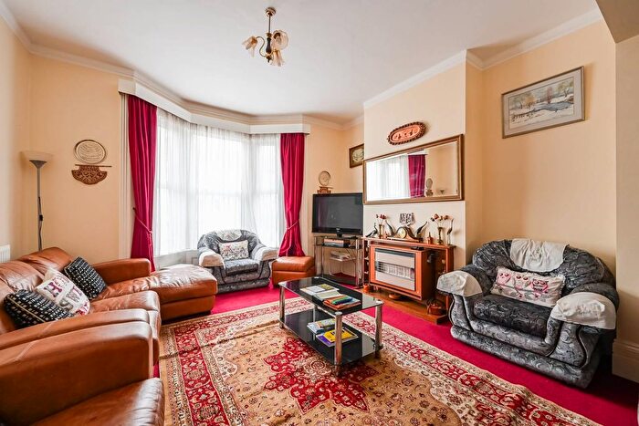 5 Bedroom Property For Sale In Ravenstone Road, Turnpike Lane, London, N8