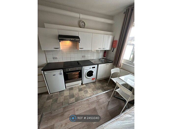 Studio To Rent In Newlyn Road, London, N17