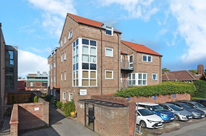 2 Bedroom Flat To Rent In Bootham Row, York, North Yorkshire, YO30