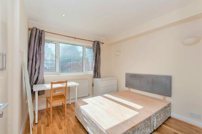 Studio To Rent In Greenford Road, Greenford, UB6