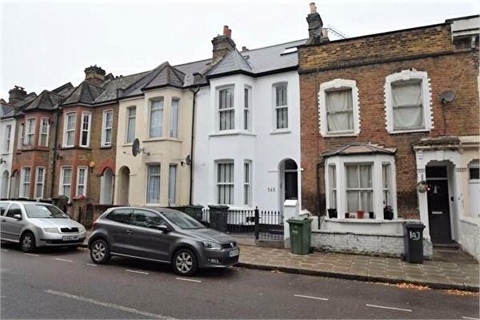 3 Bedroom Flat To Rent In Shakespeare Road, London, SE24
