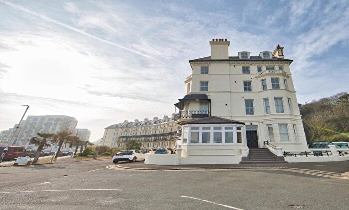 1 Bedroom Flat For Sale In Marine Crescent, Folkestone, Kent, CT20