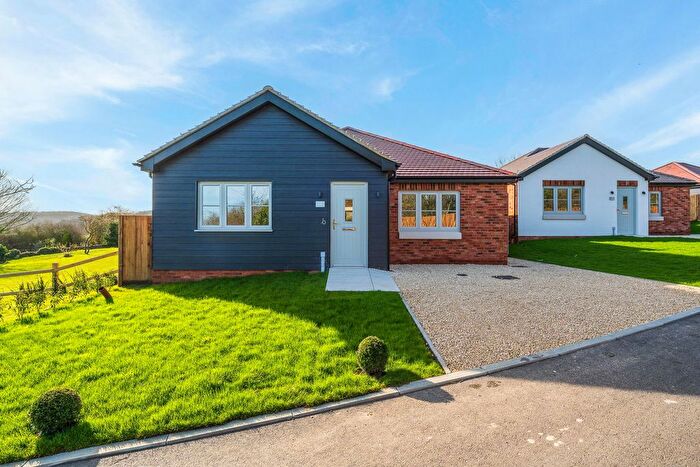 3 Bedroom Bungalow For Sale In Fawkham Road, Longfield, DA3