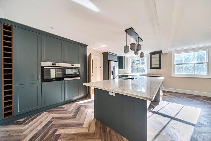 3 Bedroom Flat For Sale In Wood Lane, Beech Hill, Reading, Berkshire, RG7