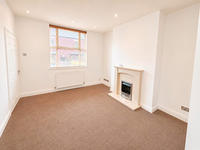 3 Bedroom End Of Terrace House For Sale In Platts Crescent, Stourbridge, DY8