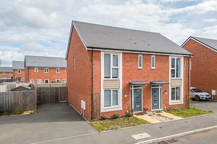 3 Bedroom Semi-detached House For Sale In Regan Avenue, Meon Vale, CV37