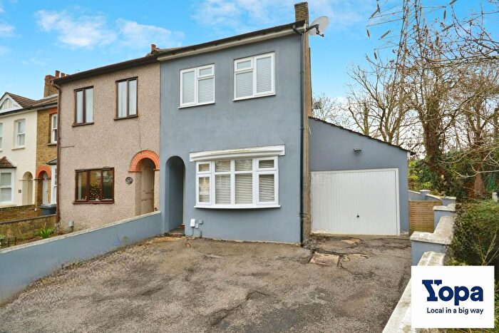 3 Bedroom End Terrace House For Sale In Burford Street, Hoddesdon, EN11