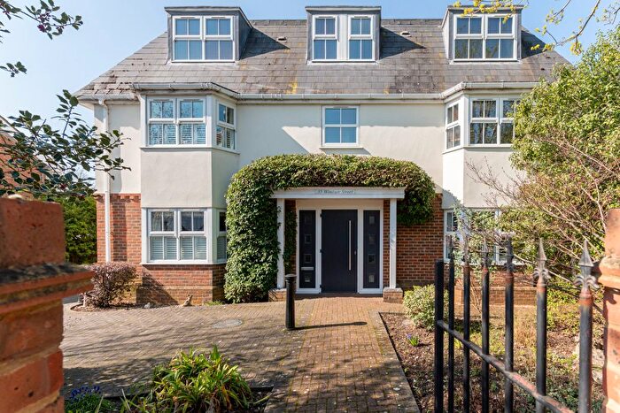 2 Bedroom Flat For Sale In Windsor Street, Chertsey, KT16