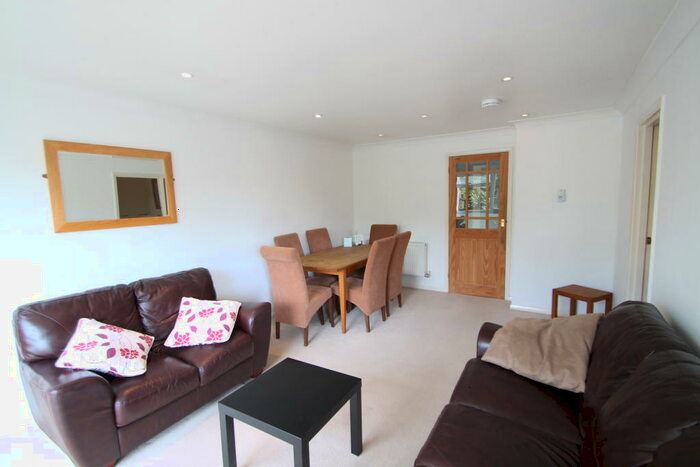 2 Bedroom Flat To Rent In Russell Court, London Lane, Bromley, BR1