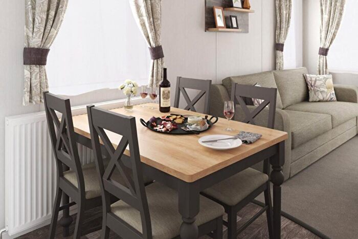 2 Bedroom Mobile/park Home For Sale In Crossburn Holiday Park, Edinburgh Road, Peebles, EH45
