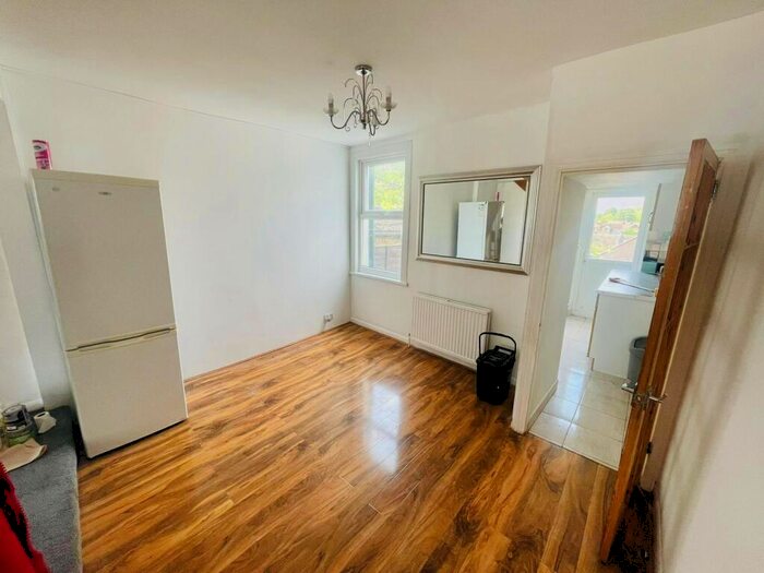 2 Bedroom Terraced House To Rent In Borough Hill, CR0