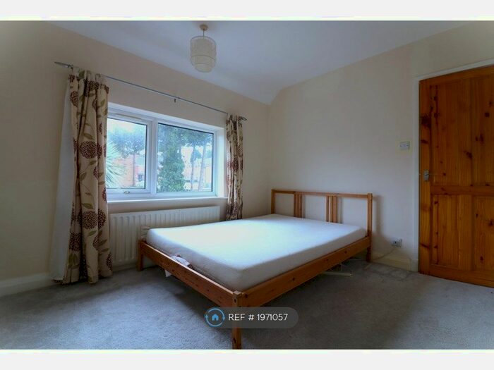 3 Bedroom Semi-Detached House To Rent In Dennis Avenue, Beeston, Nottingham, NG9