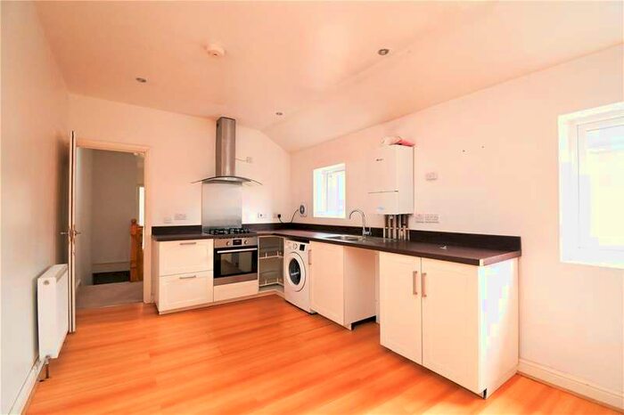2 Bedroom Flat To Rent In Worting Road, Basingstoke, Hampshire, RG21