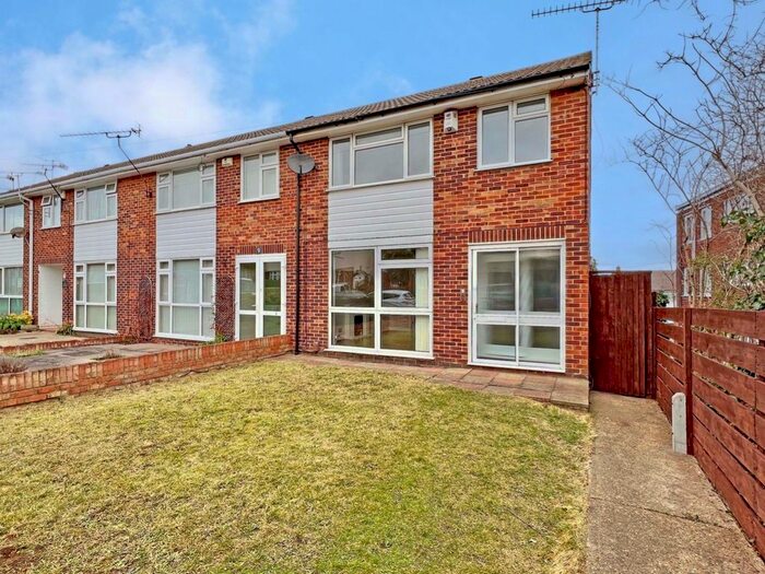 3 Bedroom Semi-Detached House To Rent In Chalk Road, Gravesend, Kent, DA12