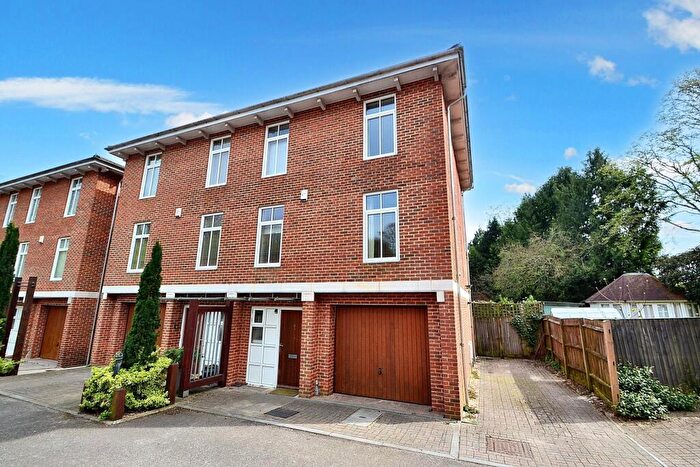 3 Bedroom End Of Terrace House To Rent In Winchester, SO22