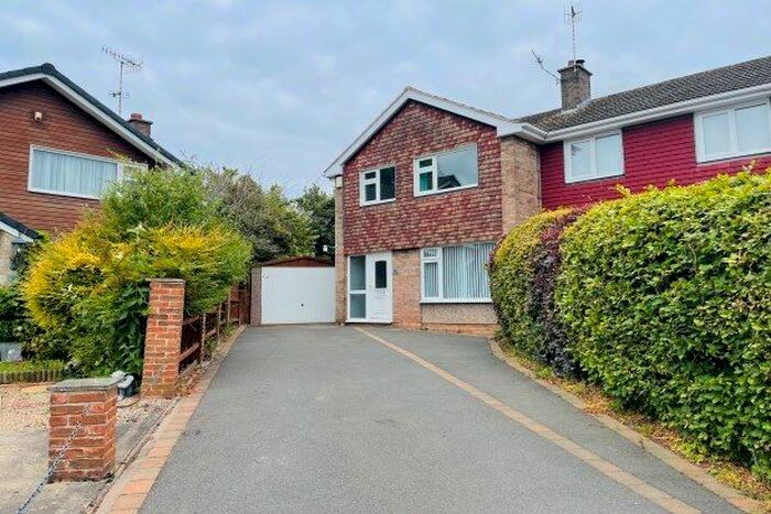 3 Bedroom Semi-Detached House To Rent In Arnold, Nottingham, NG5