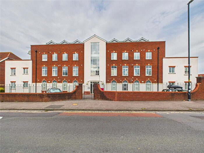 2 Bedroom Apartment For Sale In Parade Court, Speedwell, Bristol, BS5