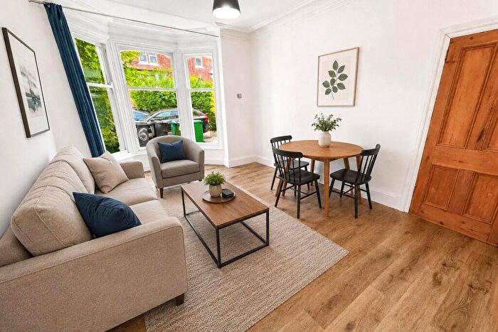 1 Bedroom Apartment To Rent In Oakwood Avenue, Leeds, LS8