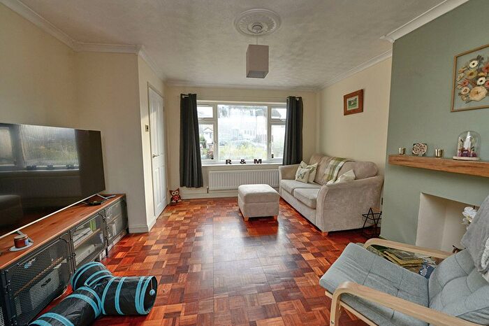 3 Bedroom Terraced House For Sale In Beechbrook Avenue, Yateley, GU46