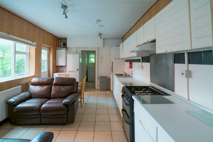 5 Bedroom House To Rent In Southfield Road, Oxford, OX4