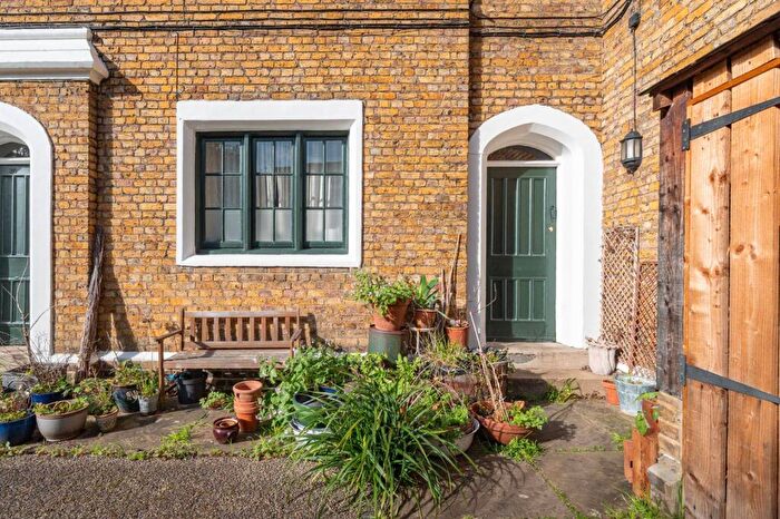 1 Bedroom Flat For Sale In Sedgmoor Place, Camberwell, London, SE5