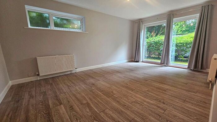 2 Bedroom Flat To Rent In Beechey Road, Bournemouth, BH8