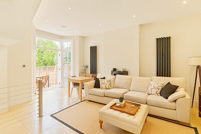 2 Bedroom Flat To Rent In Rusholme Road, London, SW15