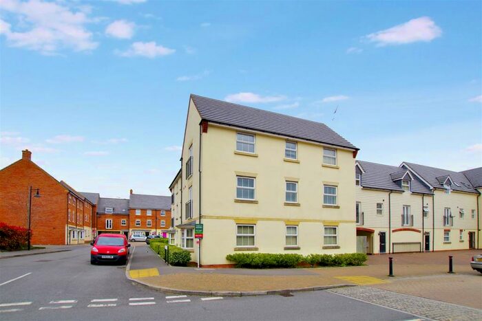 2 Bedroom Flat To Rent In Vistula Crescent, Haydon End, Swindon, SN25