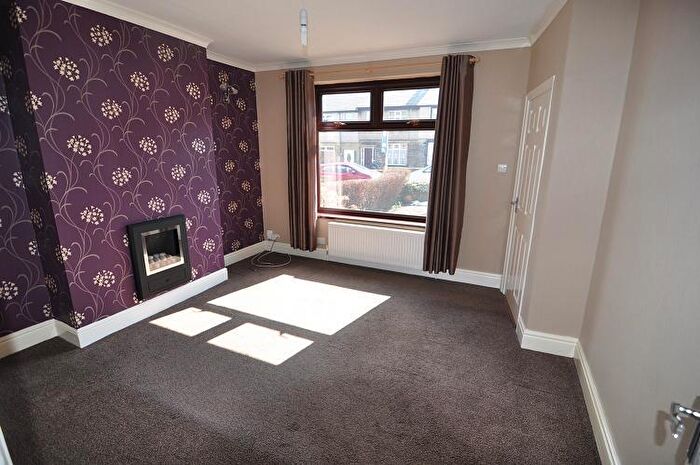 3 Bedroom Town House To Rent In Beacon Grove, Bradford, BD6