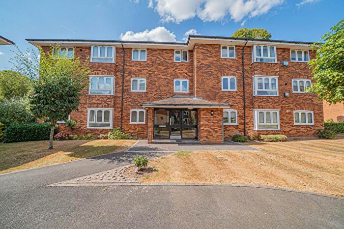 2 Bedroom Apartment For Sale In Alderham Close, Solihull, B91