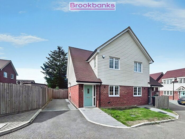 2 Bedroom Semi-Detached House For Sale In Rose Gardens, West Kingsdown, TN15